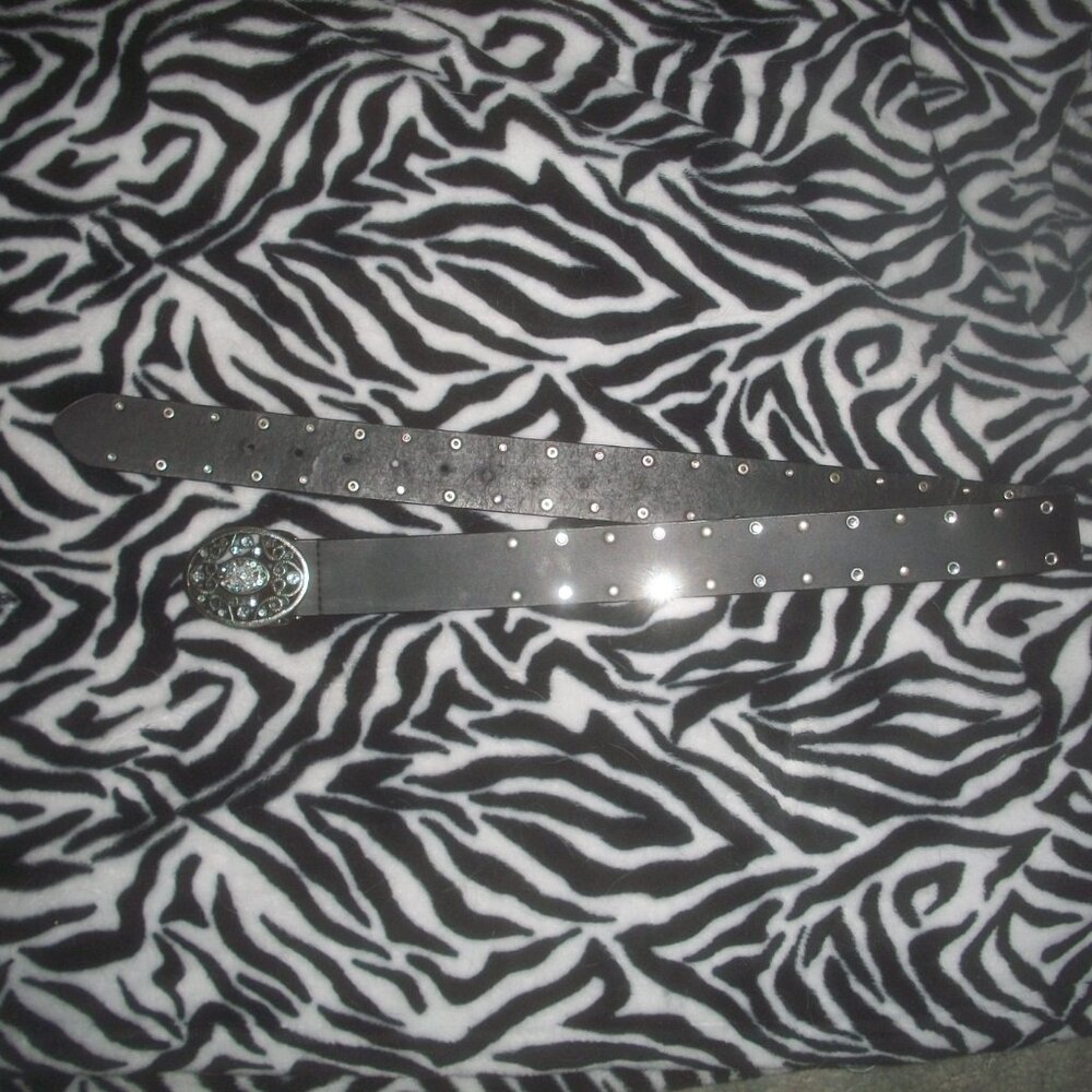 womens leather western belt.black.silver studs.size medium.large